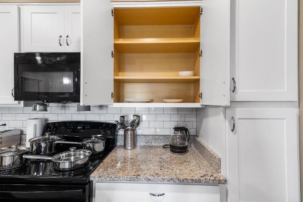 Elegant 1Br/1Ba Condo With Pool, Gym And Laundry Melbourne Eksteriør billede
