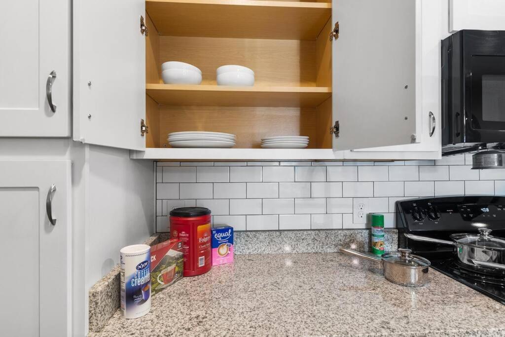 Elegant 1Br/1Ba Condo With Pool, Gym And Laundry Melbourne Eksteriør billede