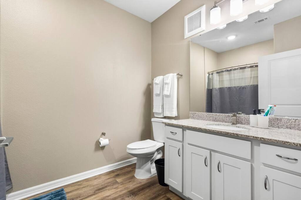 Elegant 1Br/1Ba Condo With Pool, Gym And Laundry Melbourne Eksteriør billede