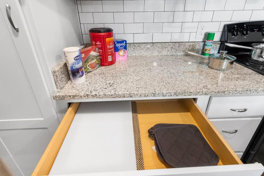 Elegant 1Br/1Ba Condo With Pool, Gym And Laundry Melbourne Eksteriør billede