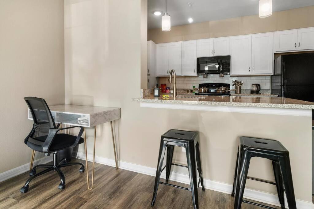 Elegant 1Br/1Ba Condo With Pool, Gym And Laundry Melbourne Eksteriør billede