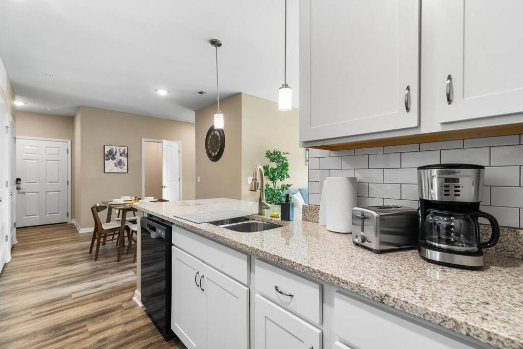 Elegant 1Br/1Ba Condo With Pool, Gym And Laundry Melbourne Eksteriør billede